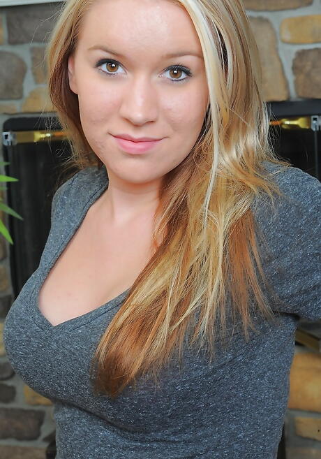 Slim american blond youthful Kristi Kay in jeans showing her butt and jerking off 