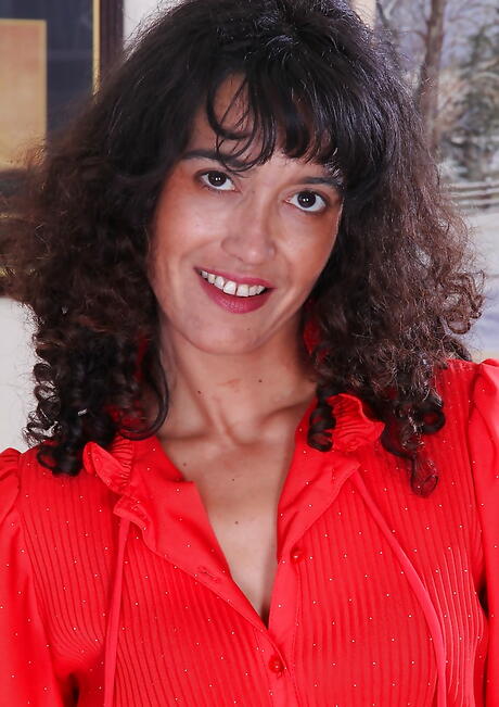 Deluxe american brunette aged Ramona Jones in sexy undies exposes tiny tits and pussy 